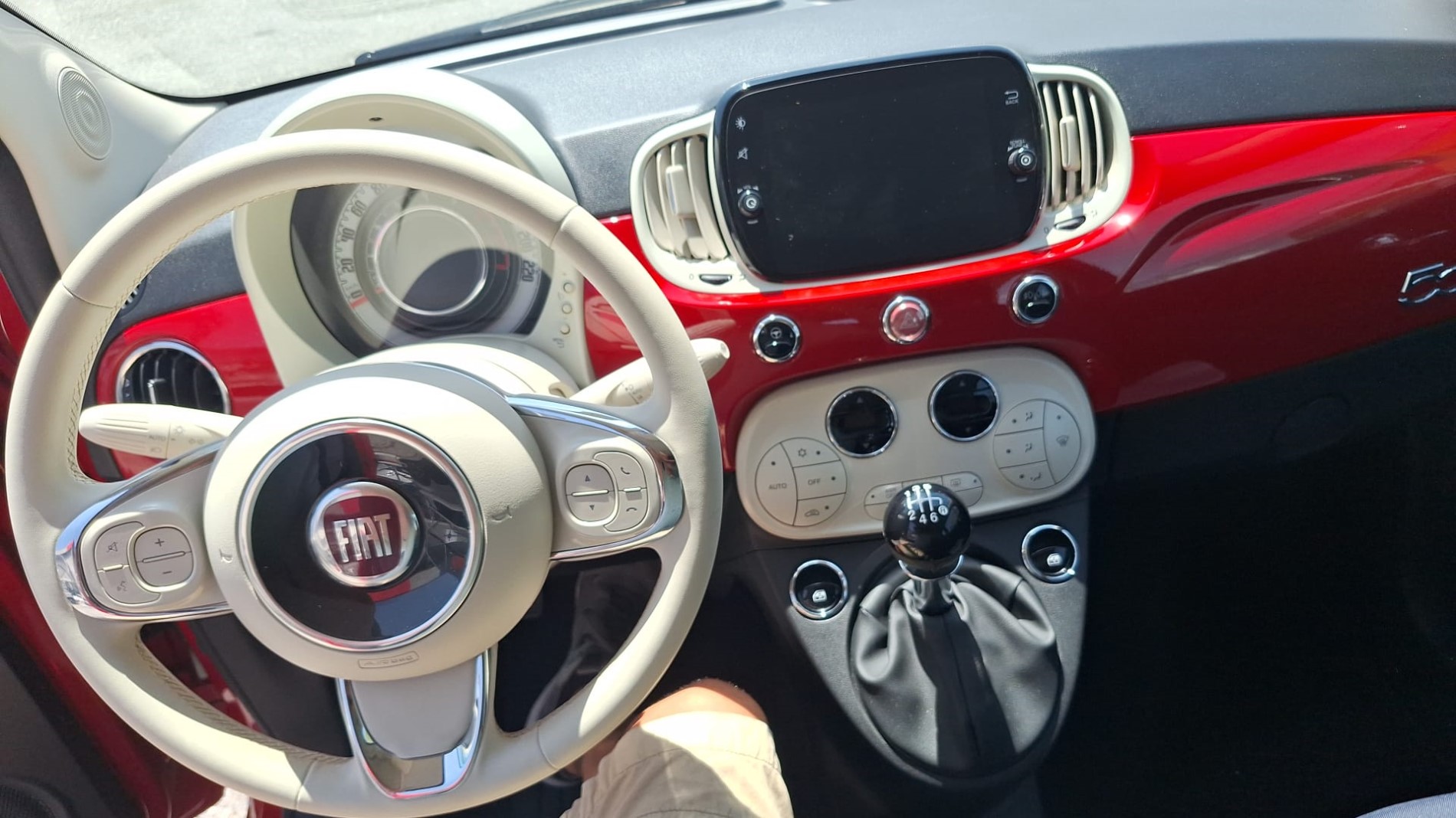 Fiat 500 C 1.0 Hybrid Red SOLI 32.000 KM!!!