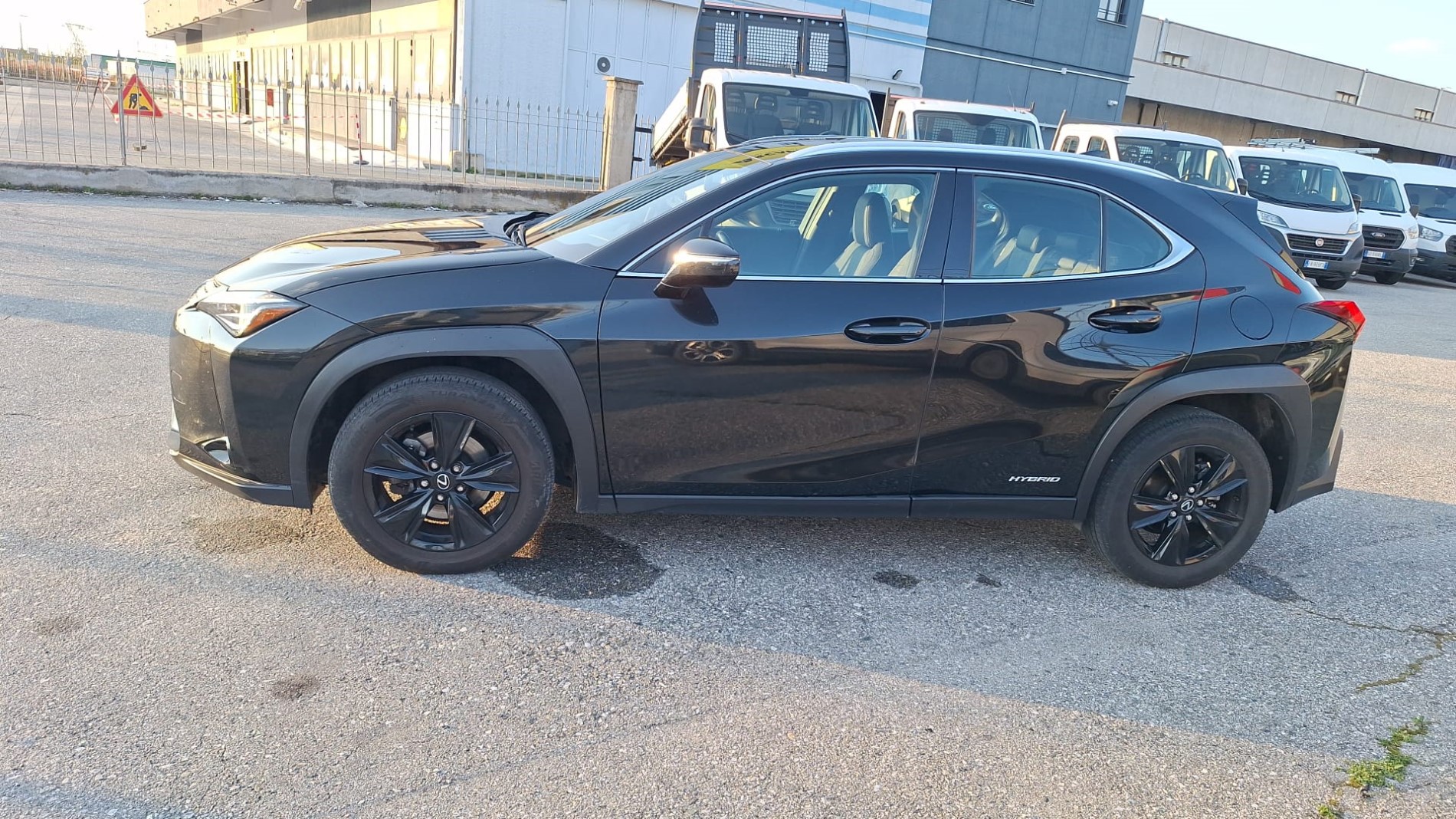 LEXUS UX 250H 2.0 BUSINESS 2WD