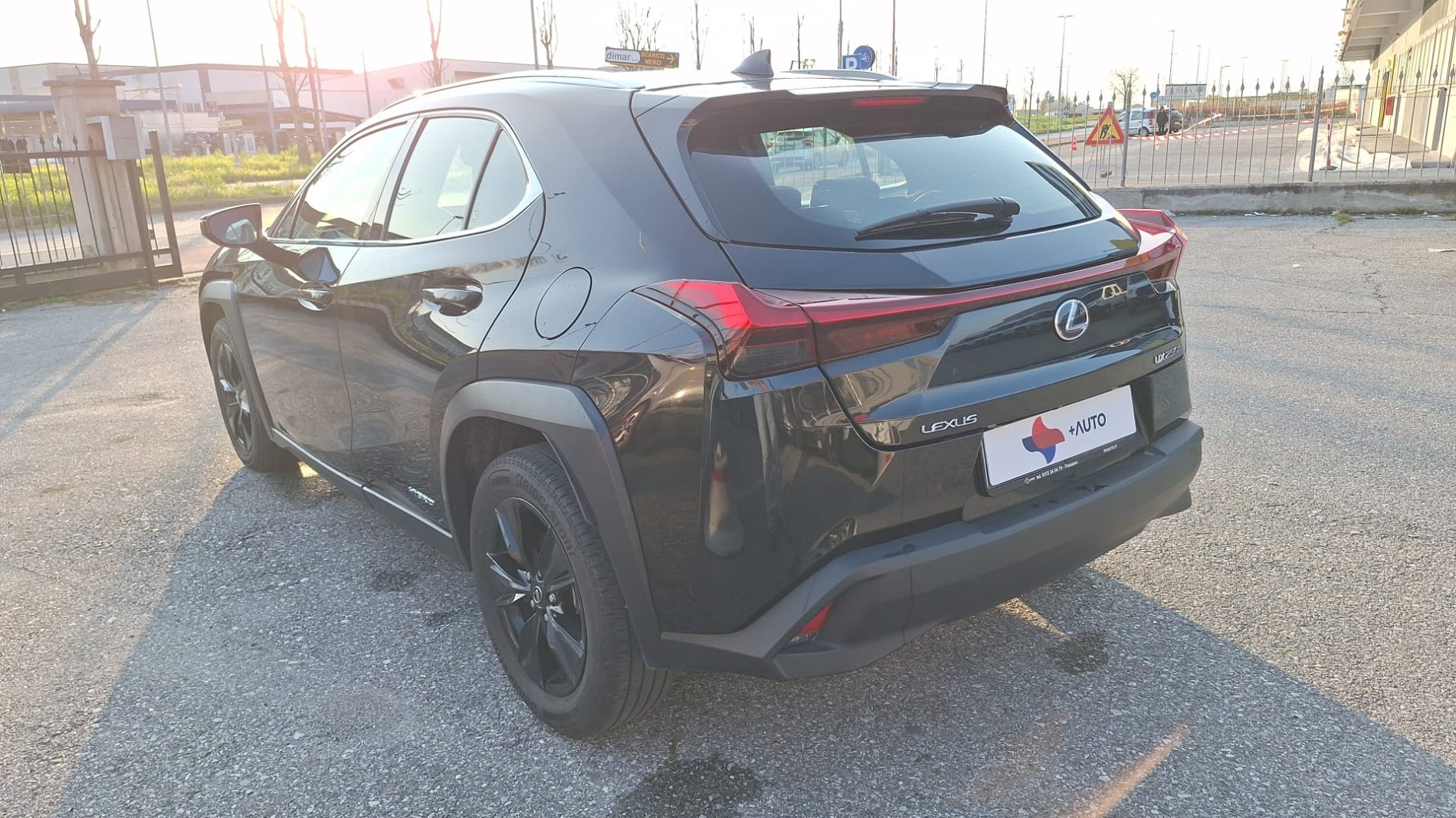 LEXUS UX 250H 2.0 BUSINESS 2WD