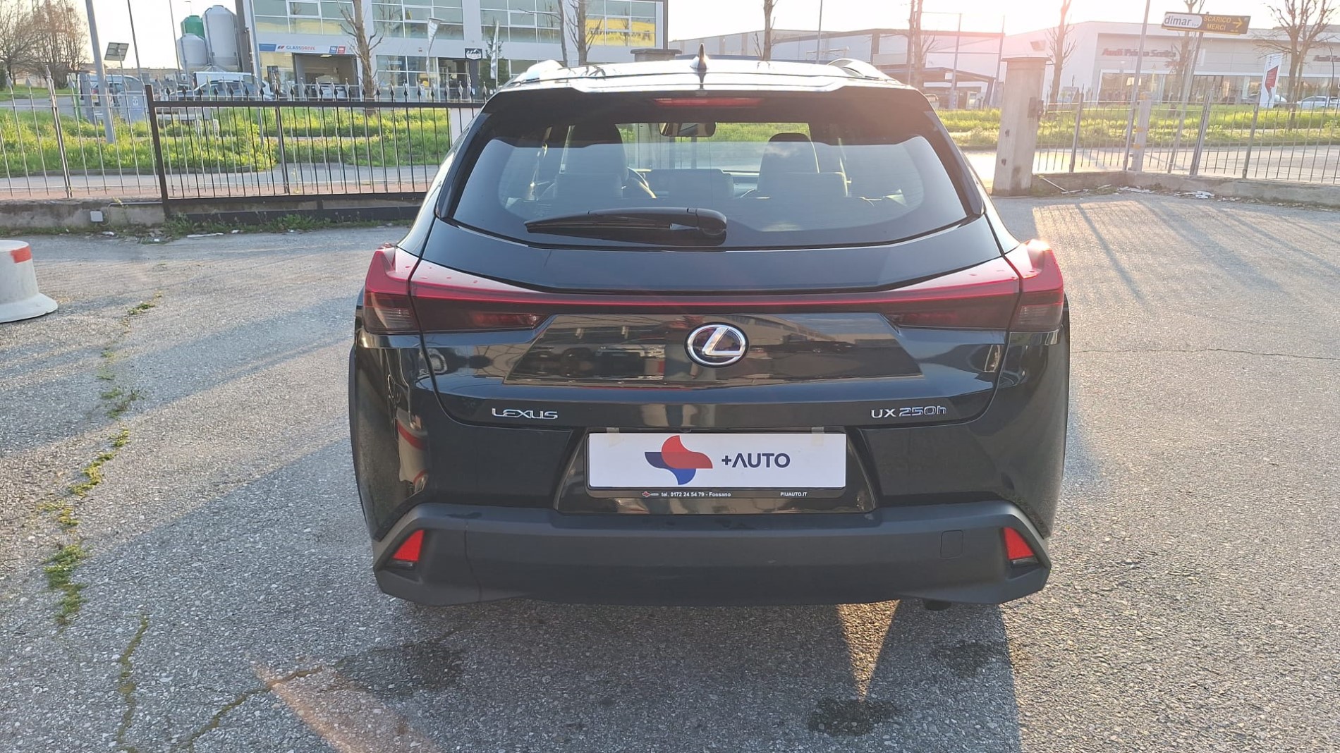 LEXUS UX 250H 2.0 BUSINESS 2WD