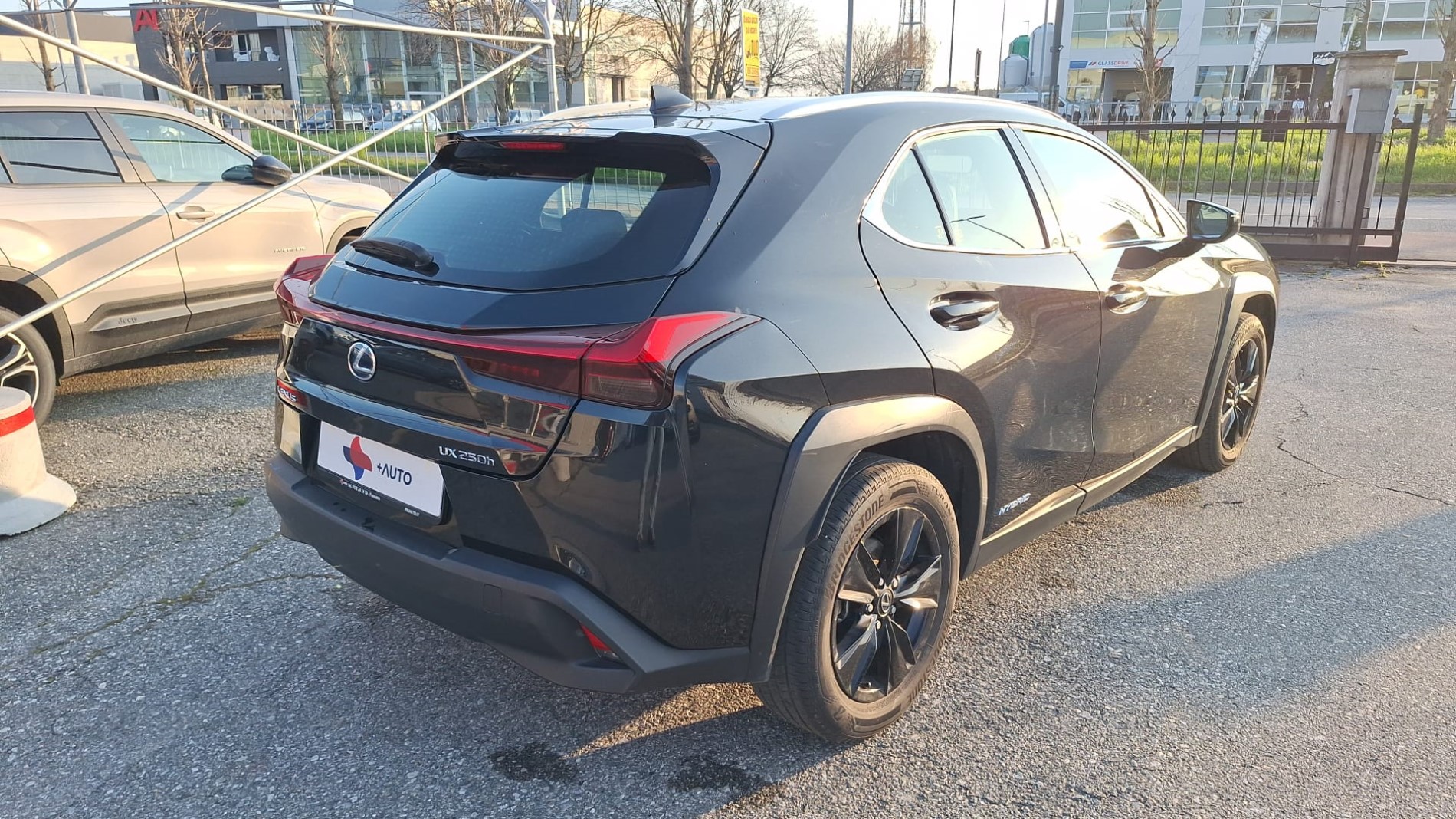 LEXUS UX 250H 2.0 BUSINESS 2WD