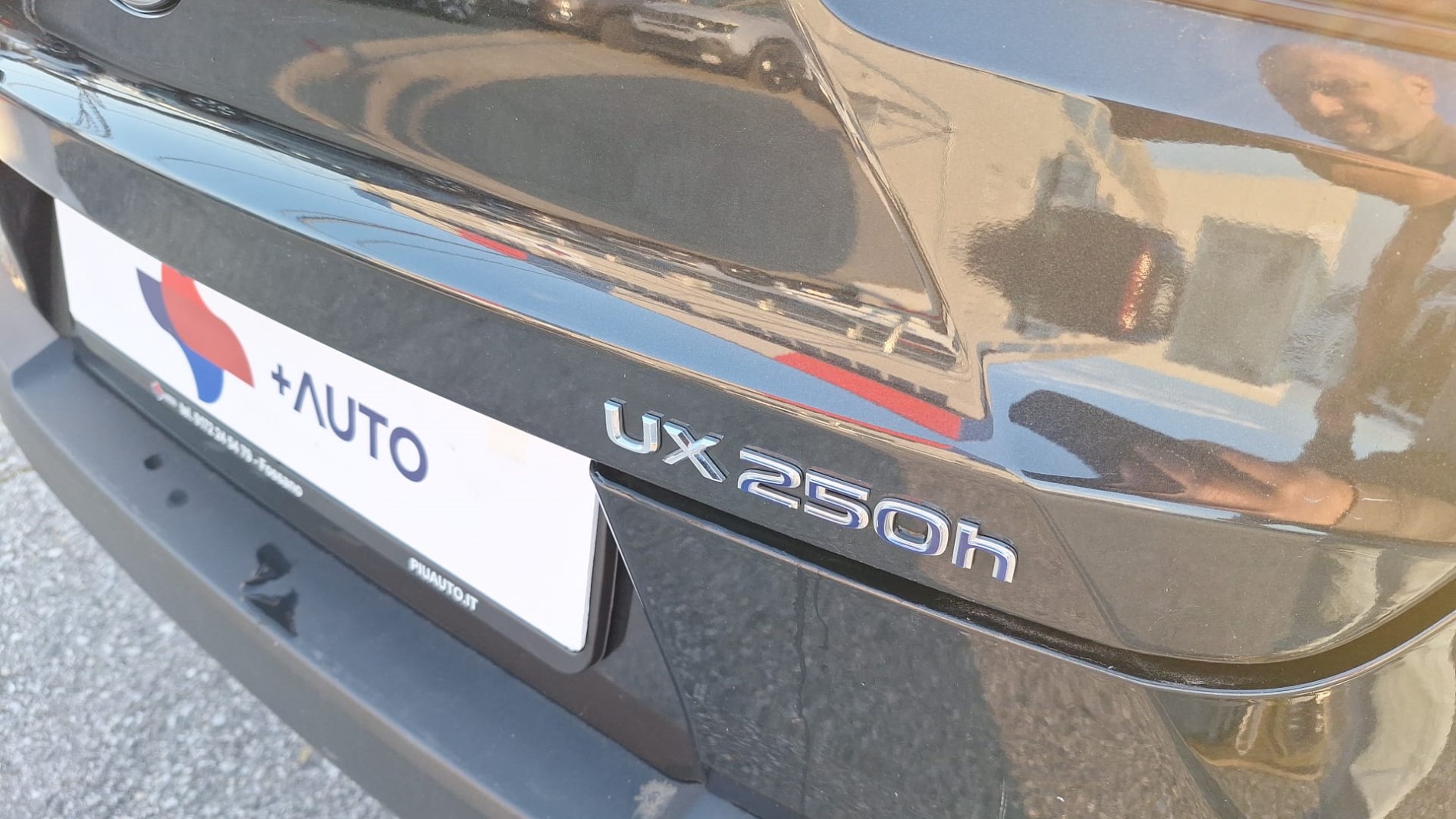 LEXUS UX 250H 2.0 BUSINESS 2WD