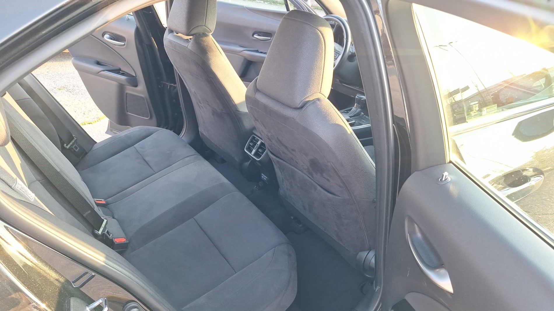 LEXUS UX 250H 2.0 BUSINESS 2WD