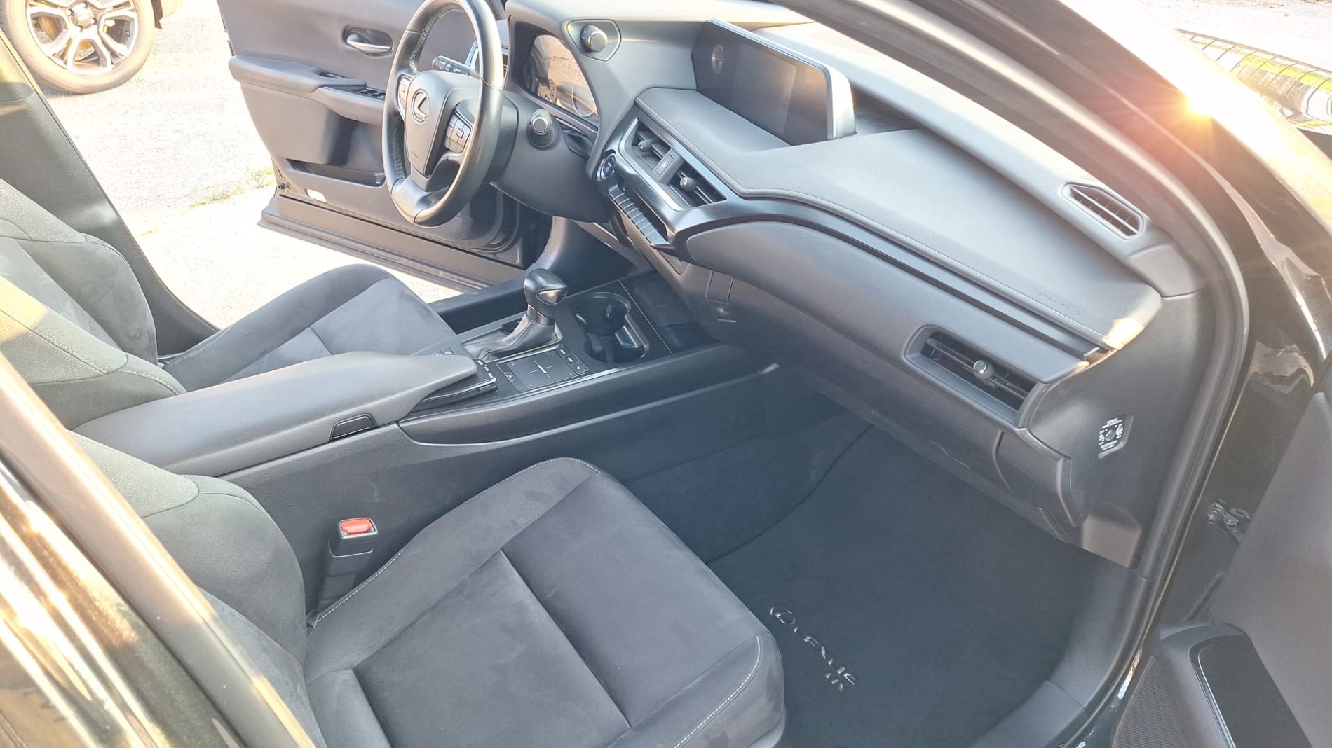 LEXUS UX 250H 2.0 BUSINESS 2WD